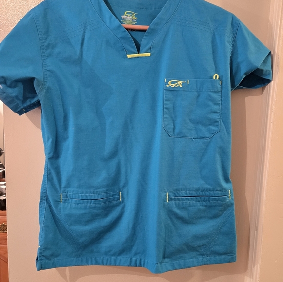 Scrub tops - Picture 4 of 4